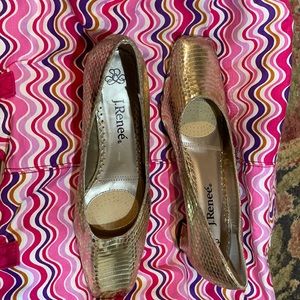 Women shoes,color gold,brand new